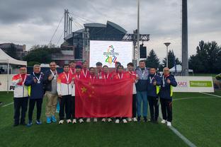 德国足球职业联盟邀请中国足协代表团访问德国，郑智拜访勒沃库森